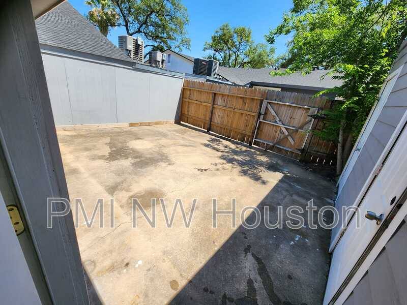 Townhouse for rent at 2677 Gessner Rd #202, Houston, TX 77080