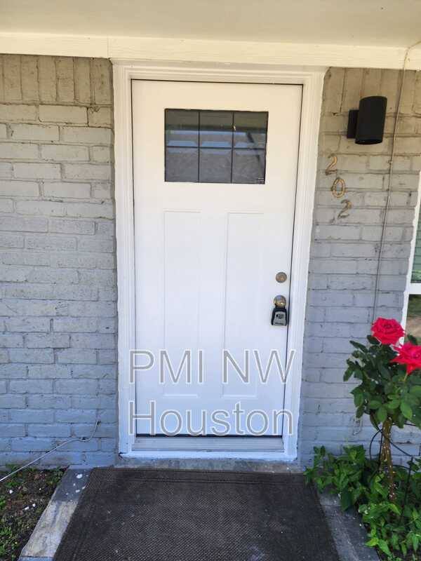 Townhouse for rent at 2677 Gessner Rd #202, Houston, TX 77080