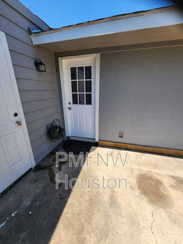Townhouse for rent at 2677 Gessner Rd #202, Houston, TX 77080