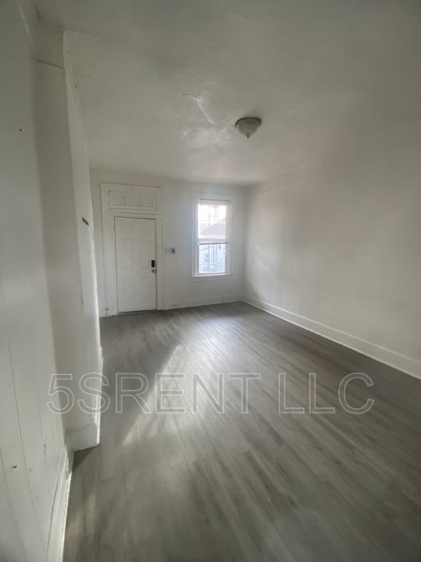 Apartment for rent at 1048 Marshall Ave #5, Cincinnati, OH 45225