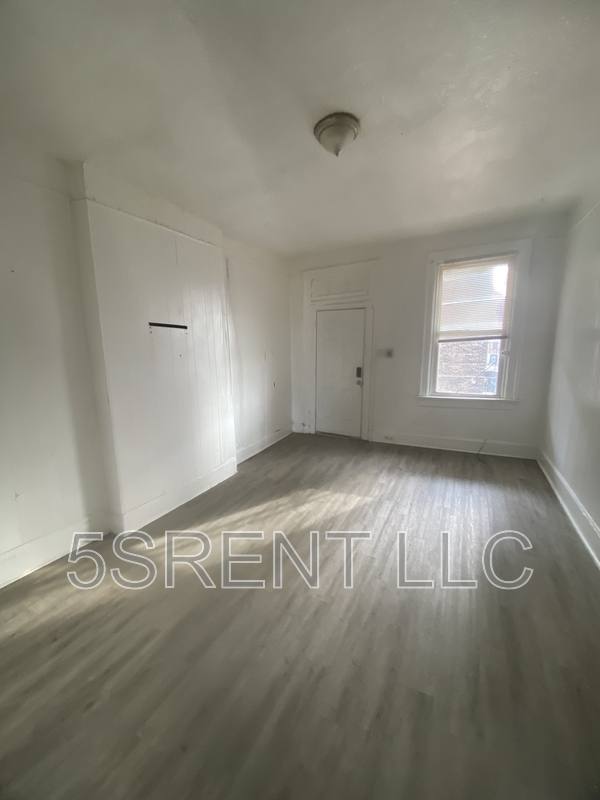 Apartment for rent at 1048 Marshall Ave #5, Cincinnati, OH 45225