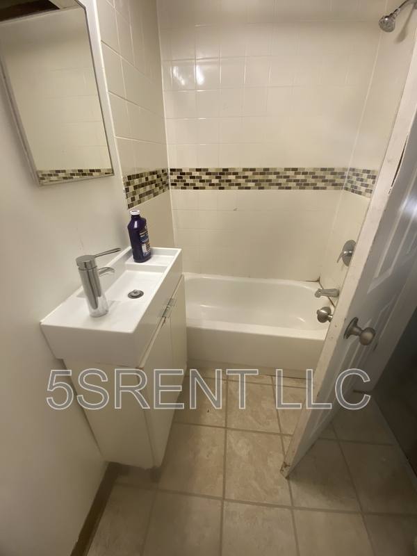 Apartment for rent at 1048 Marshall Ave #5, Cincinnati, OH 45225