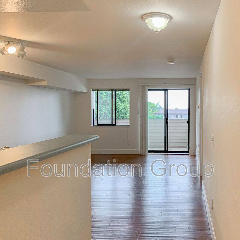 Apartment for rent at 9400 Roosevelt Way NE #403, Seattle, WA 98115