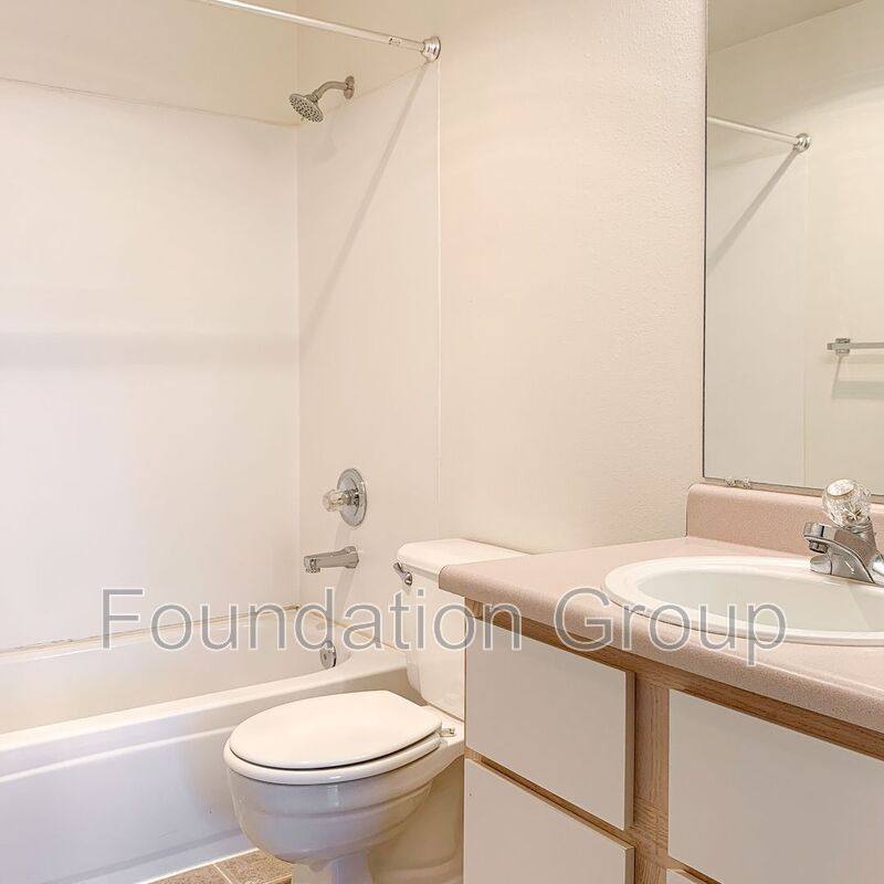 Apartment for rent at 9400 Roosevelt Way NE #403, Seattle, WA 98115