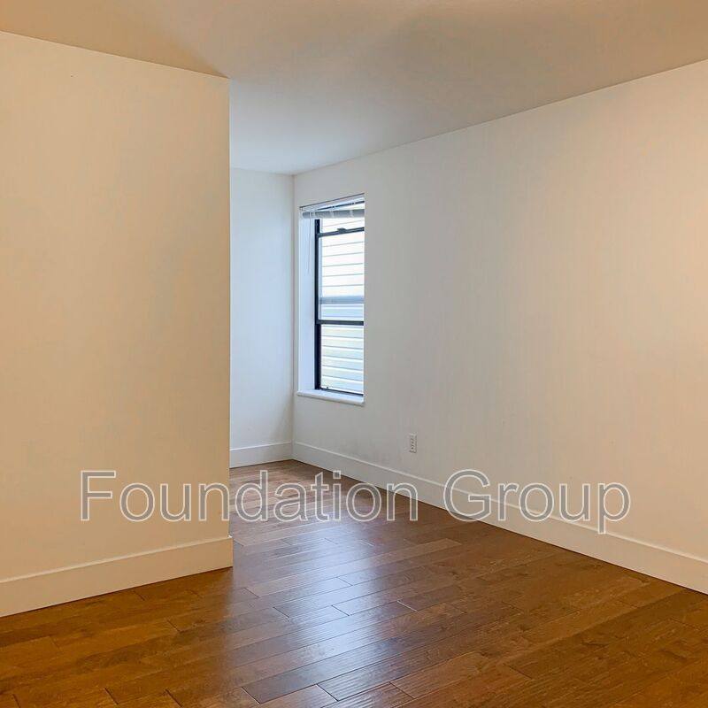 Apartment for rent at 9400 Roosevelt Way NE #403, Seattle, WA 98115