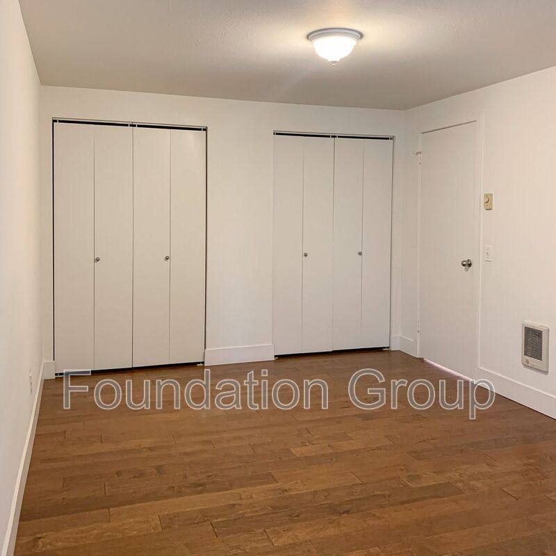 Apartment for rent at 9400 Roosevelt Way NE #403, Seattle, WA 98115