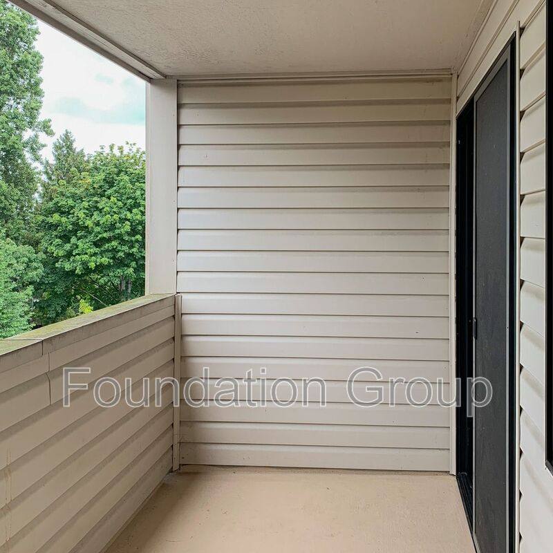 Apartment for rent at 9400 Roosevelt Way NE #403, Seattle, WA 98115