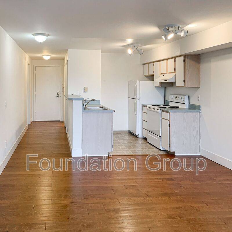 Apartment for rent at 9400 Roosevelt Way NE #403, Seattle, WA 98115