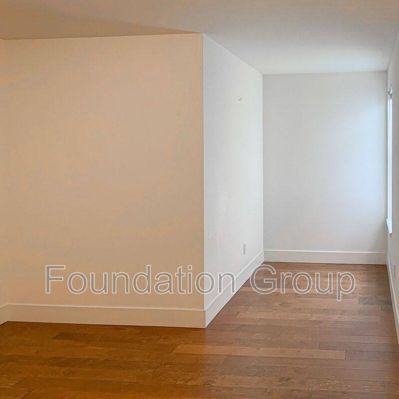 Apartment for rent at 9400 Roosevelt Way NE #403, Seattle, WA 98115