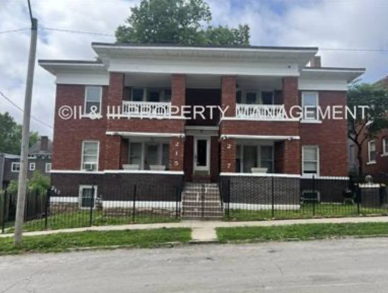 Apartment for rent at 219 W 37th St #2E, Kansas City, MO 64111