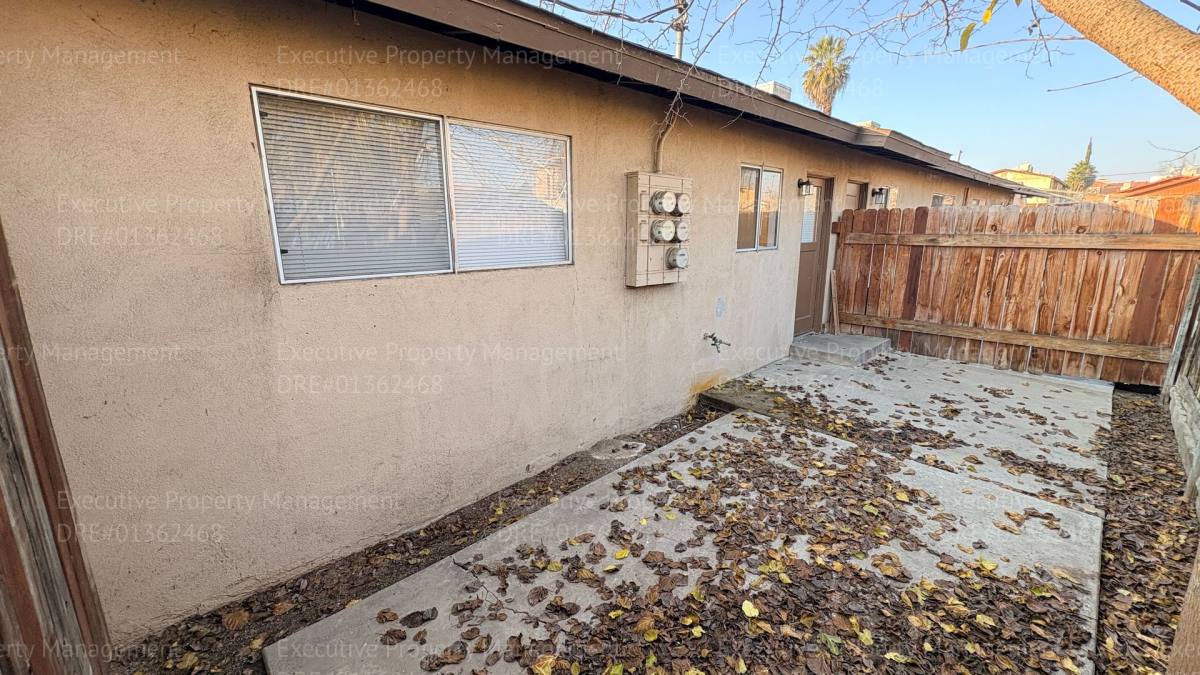 Apartment for rent at 1813-1815 Oregon St, Bakersfield, CA 93305