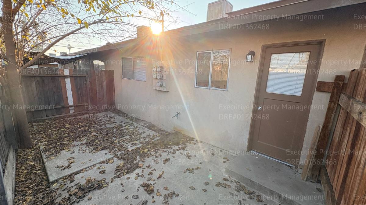 Apartment for rent at 1813-1815 Oregon St, Bakersfield, CA 93305