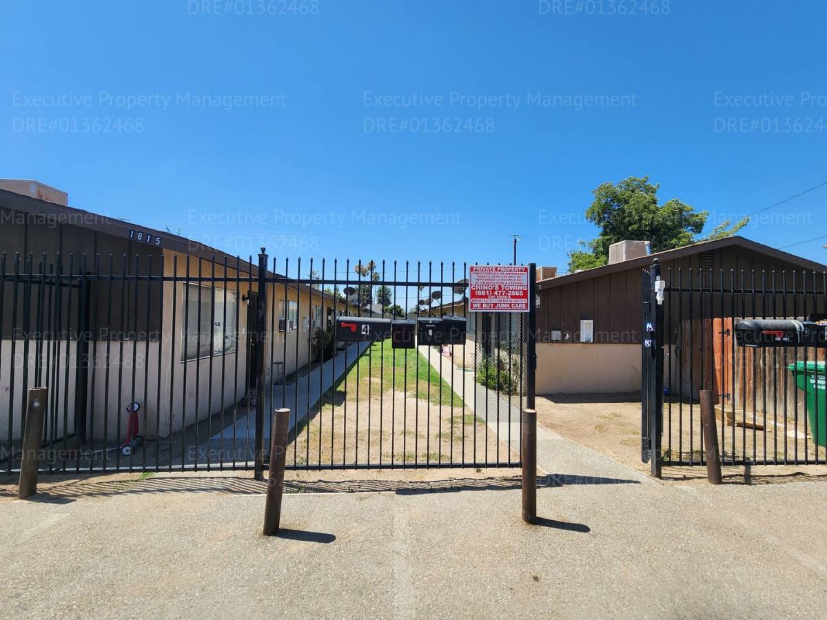 Apartment for rent at 1813-1815 Oregon St, Bakersfield, CA 93305