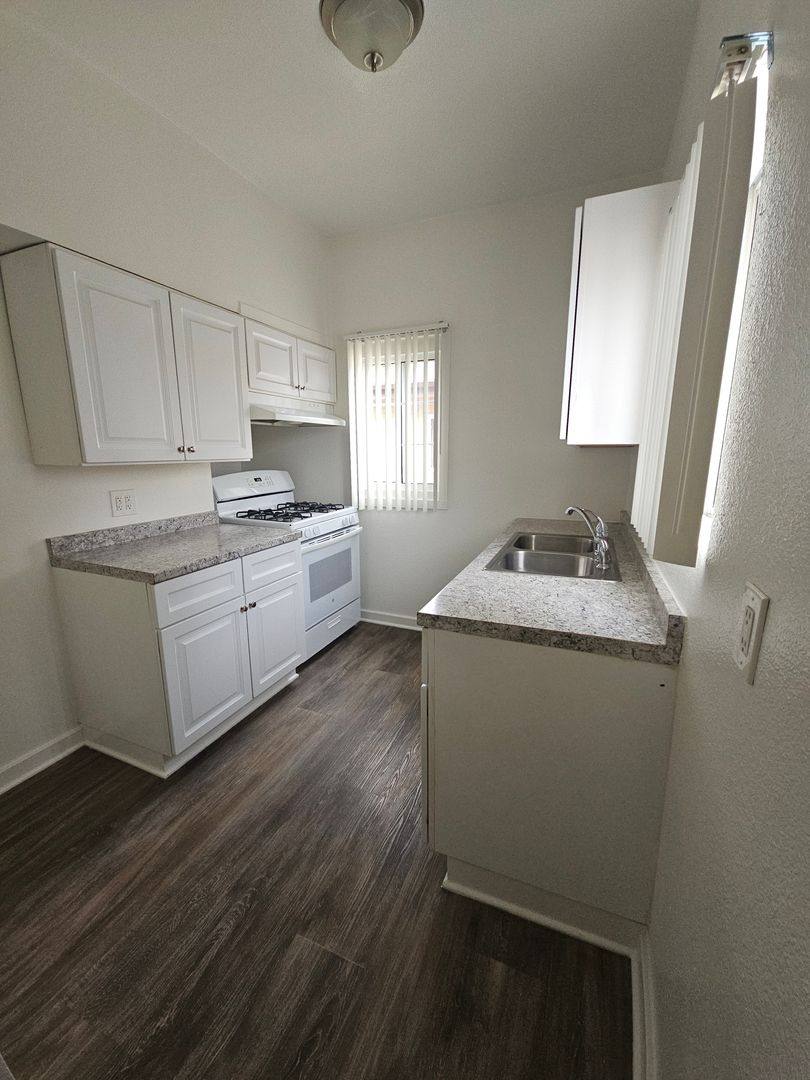 Apartment for rent at 828 S Glendale Ave #11, Glendale, CA 91205