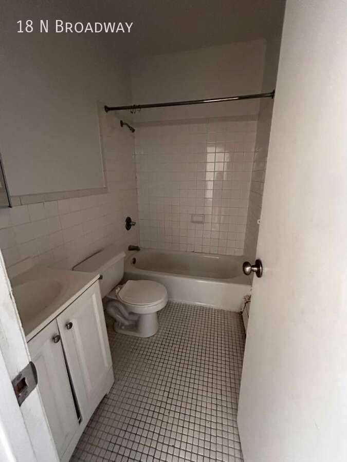 Apartment for rent at 18 N Broadway, Yonkers, NY 10701