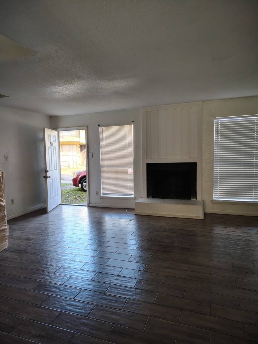 Townhouse for rent at 5625 Antoine Dr #901, Houston, TX 77091