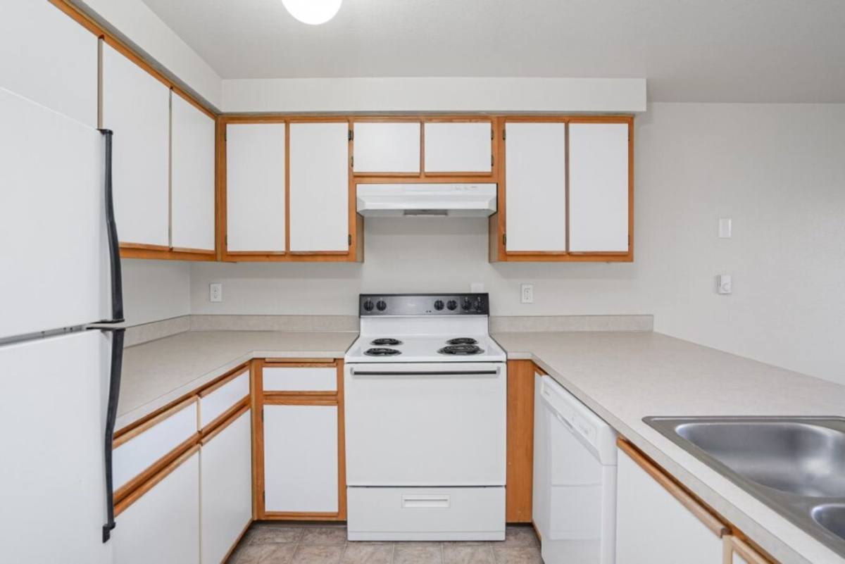 Apartment for rent at 2108 Red Oak Dr S, Salem, OR 97302