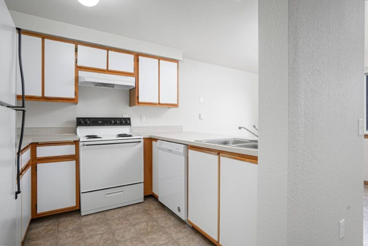 Apartment for rent at 2108 Red Oak Dr S, Salem, OR 97302
