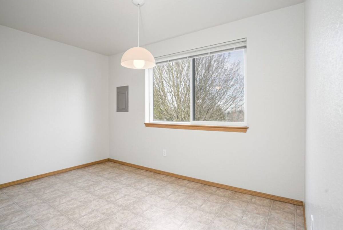 Apartment for rent at 2108 Red Oak Dr S, Salem, OR 97302