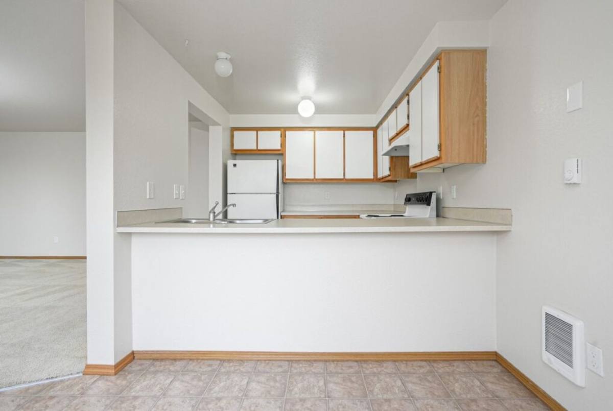 Apartment for rent at 2108 Red Oak Dr S, Salem, OR 97302
