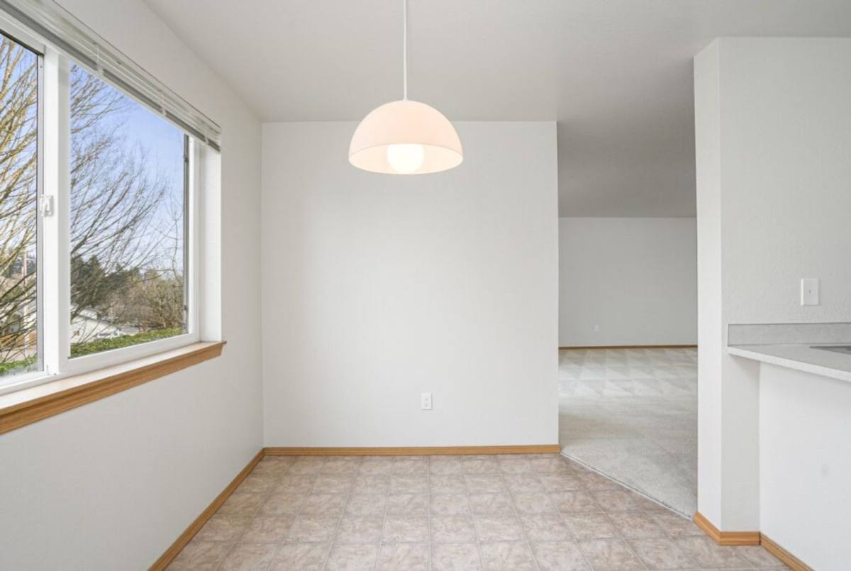 Apartment for rent at 2108 Red Oak Dr S, Salem, OR 97302