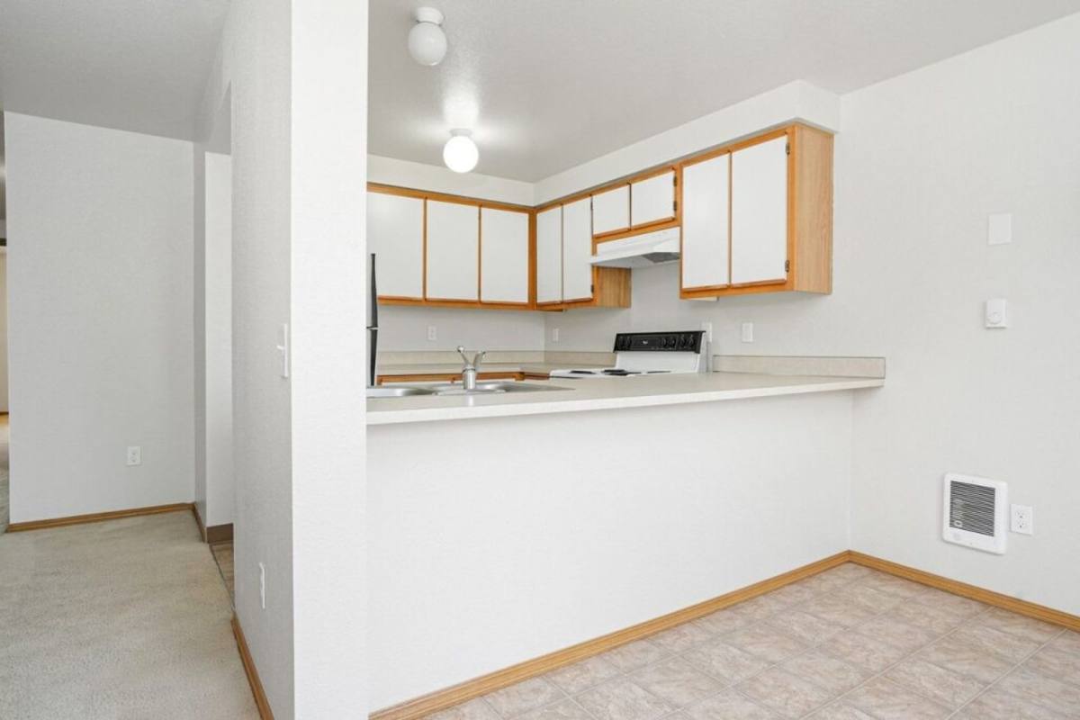 Apartment for rent at 2108 Red Oak Dr S, Salem, OR 97302