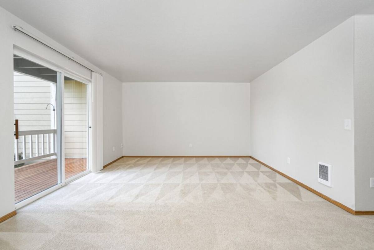 Apartment for rent at 2108 Red Oak Dr S, Salem, OR 97302