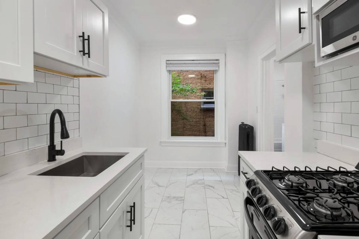Apartment for rent at 5036 N Sheridan Rd, Chicago, IL 60640