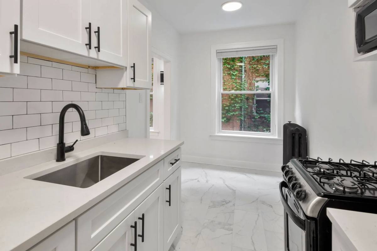 Apartment for rent at 5036 N Sheridan Rd, Chicago, IL 60640