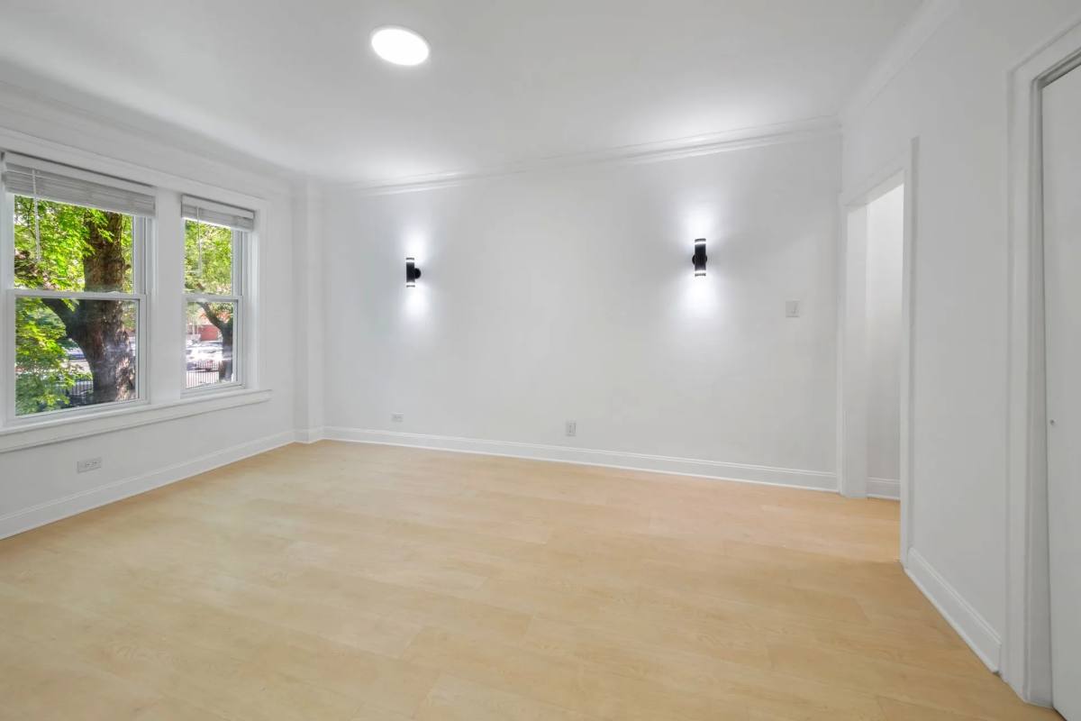 Apartment for rent at 5036 N Sheridan Rd, Chicago, IL 60640