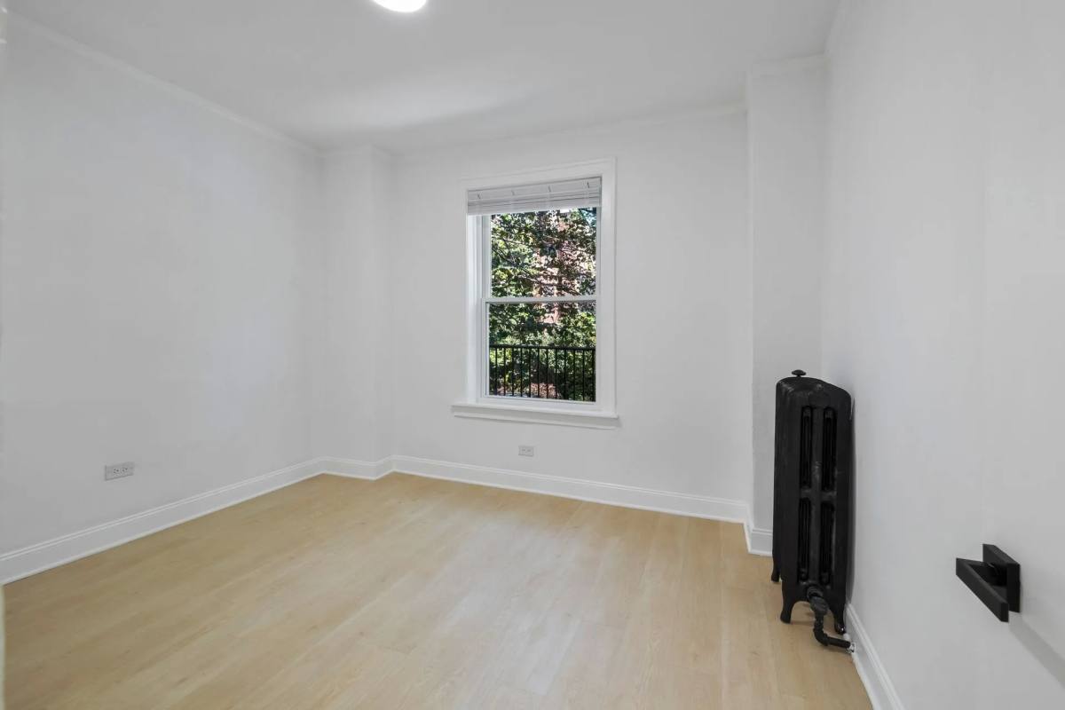Apartment for rent at 5036 N Sheridan Rd, Chicago, IL 60640