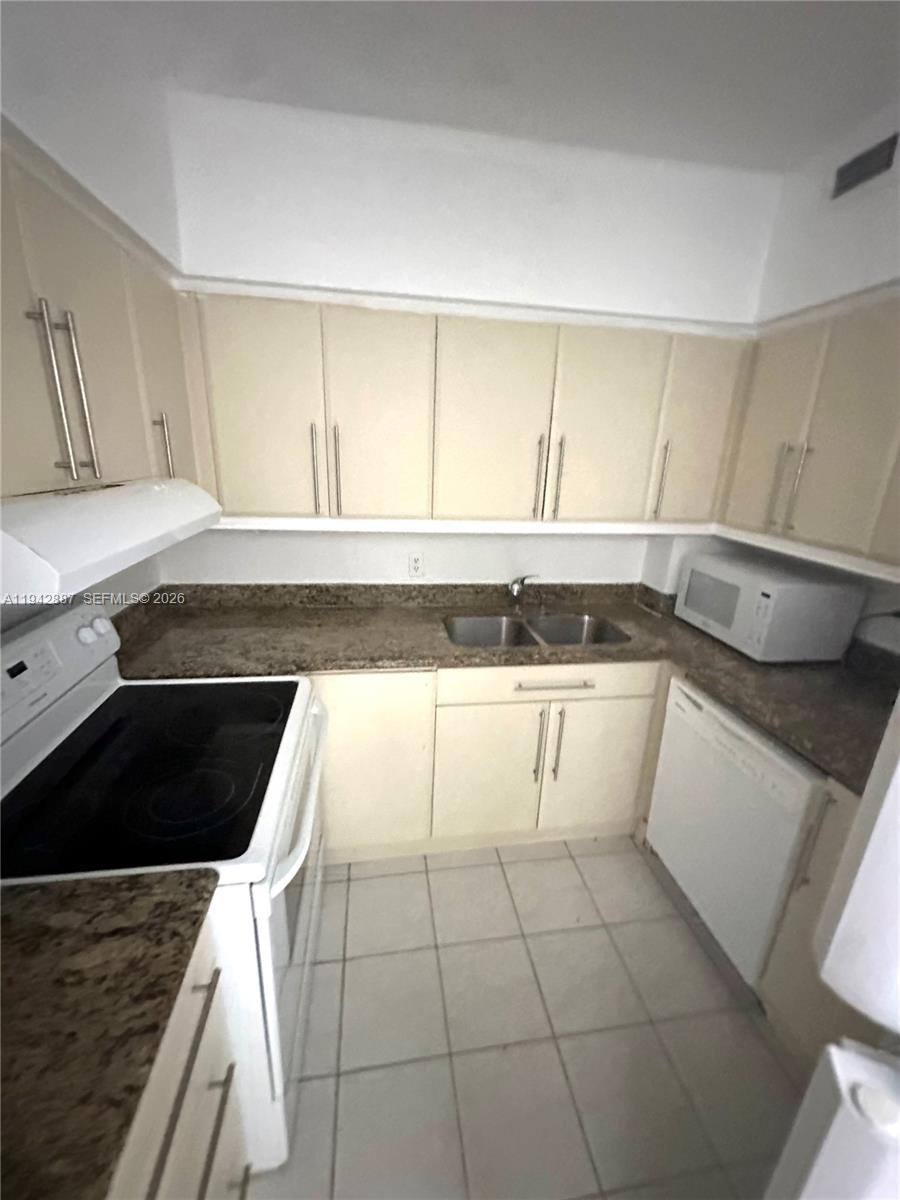 Condo for rent at 7441 Wayne Ave #744110G, Miami Beach, FL 33141