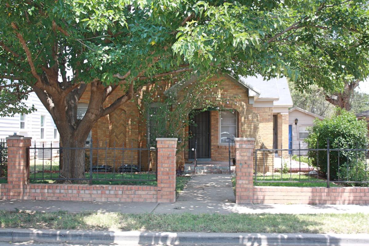 Townhouse for rent at 2118 27th St, Lubbock, TX 79411