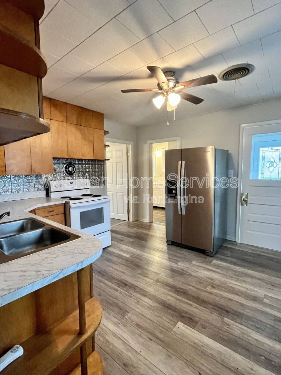 Apartment for rent at 2545 N County Rd #1740, Colusa, IL 62329