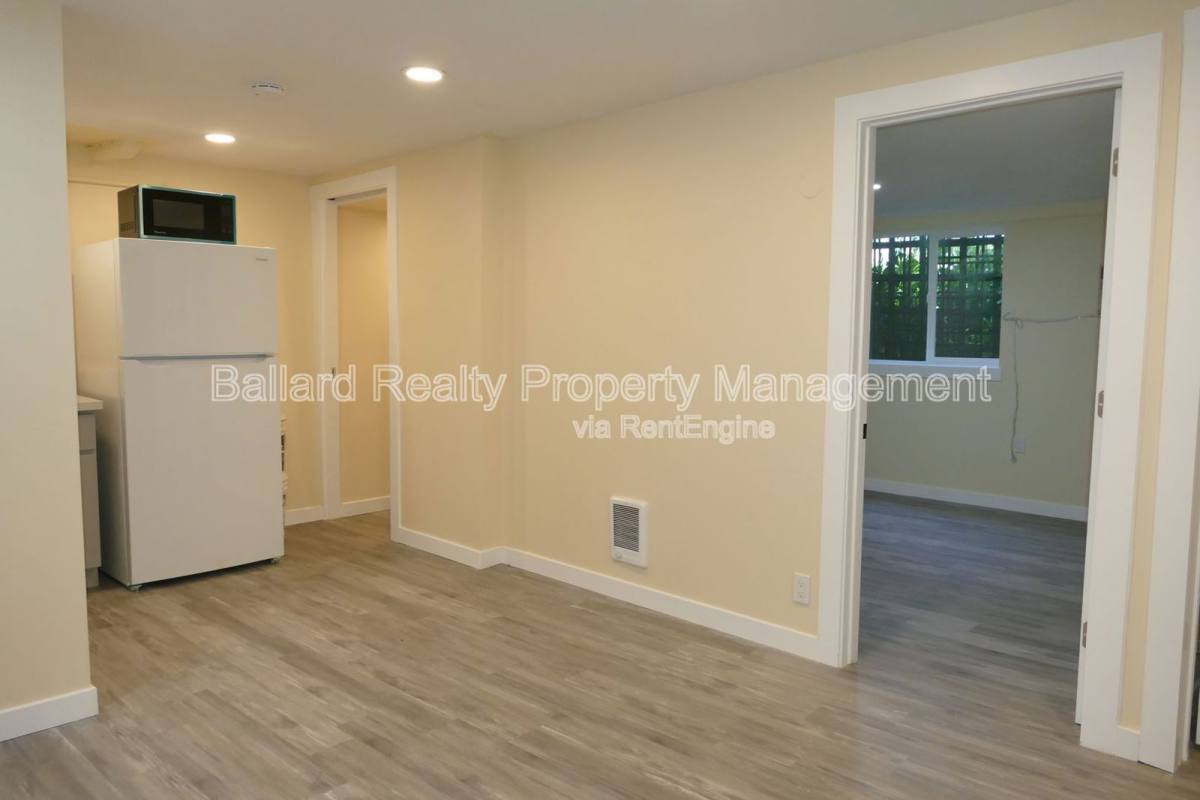 Apartment for rent at 469 N 36th St #B, Seattle, WA 98103
