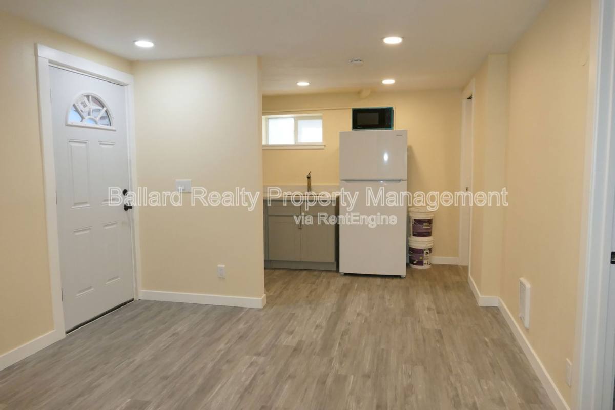 Apartment for rent at 469 N 36th St #B, Seattle, WA 98103