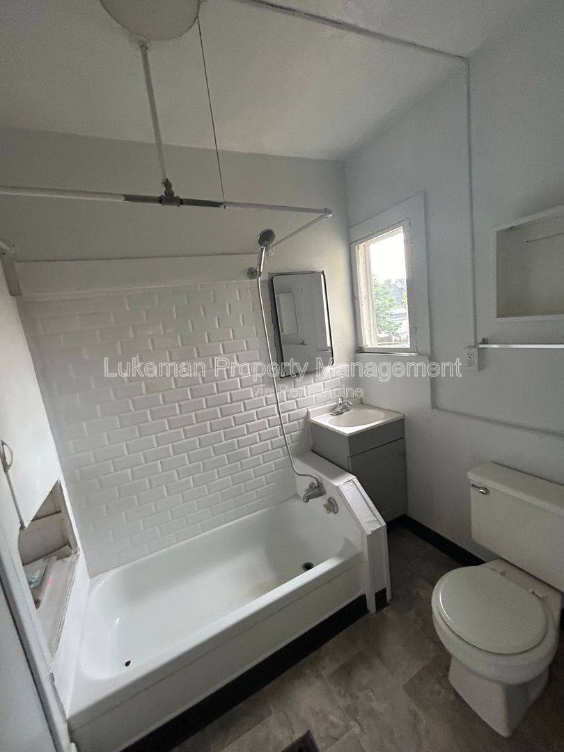 Apartment for rent at 724 W S St #2, Kalamazoo, MI 49007
