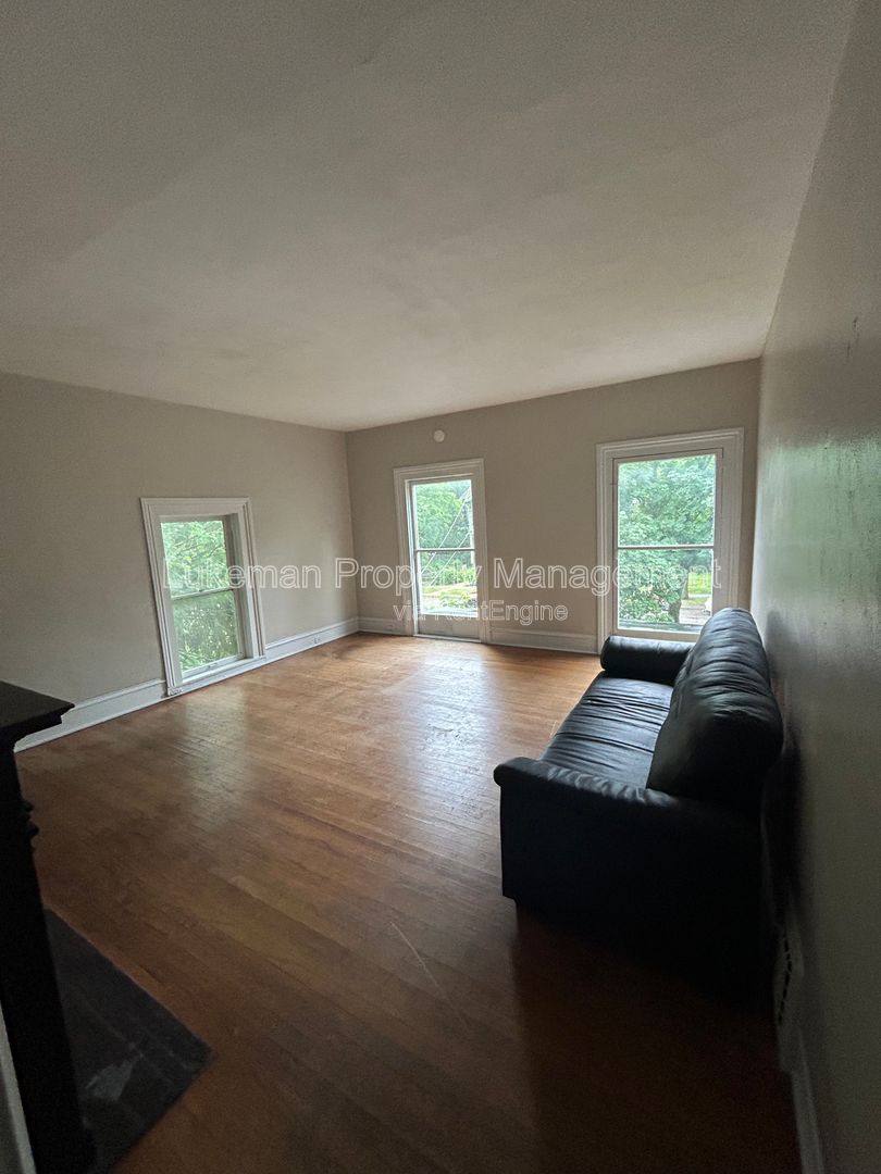 Apartment for rent at 724 W S St #2, Kalamazoo, MI 49007