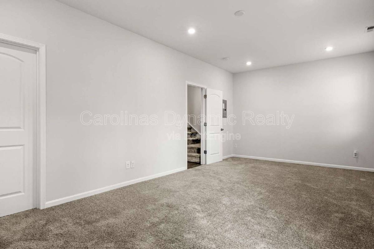 Townhouse for rent at 6985 Waterstone Dr, Sherrills Ford, NC 28673