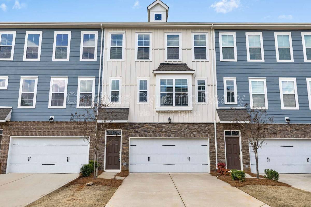 Townhouse for rent at 6985 Waterstone Dr, Sherrills Ford, NC 28673