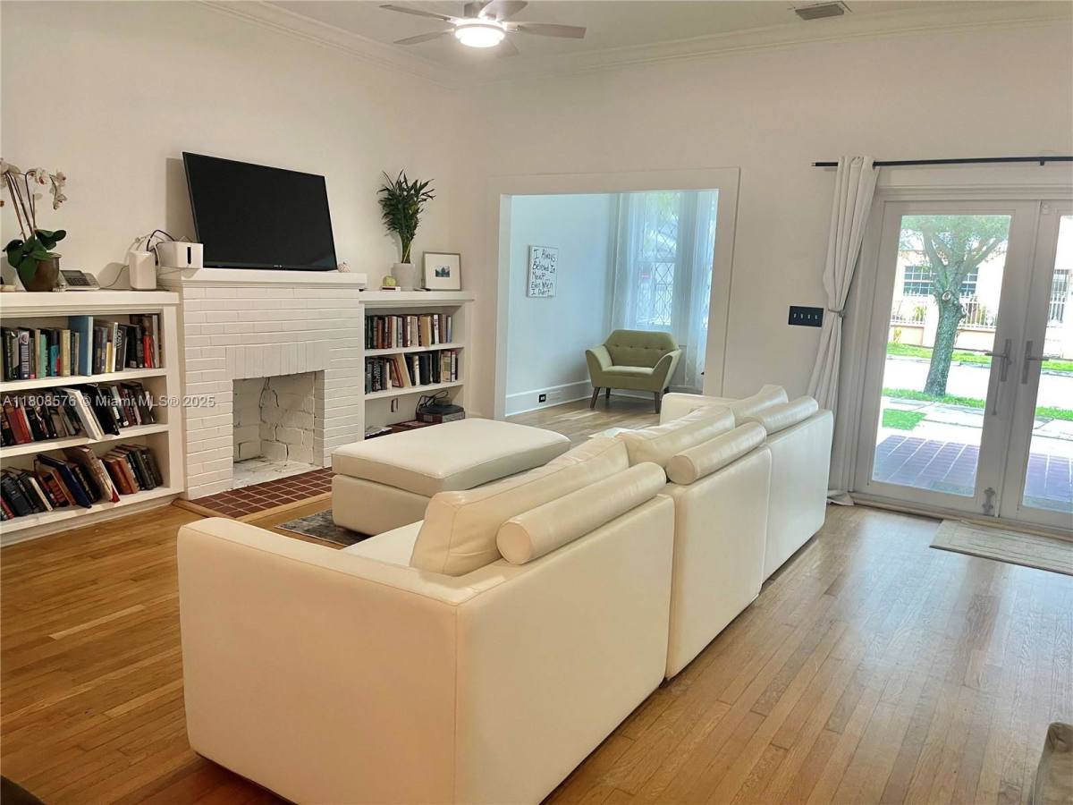 House for rent at 27 NE 49th St, Miami, FL 33137