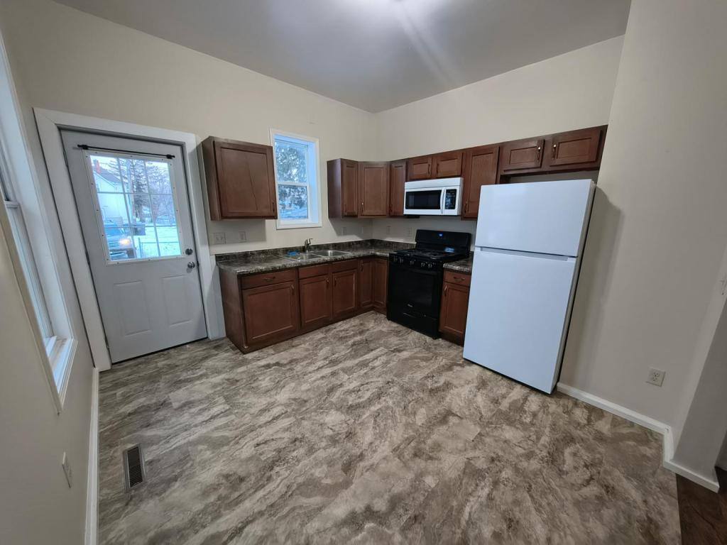 Townhouse for rent at 1114 Cumming Ave, Superior, WI 54880