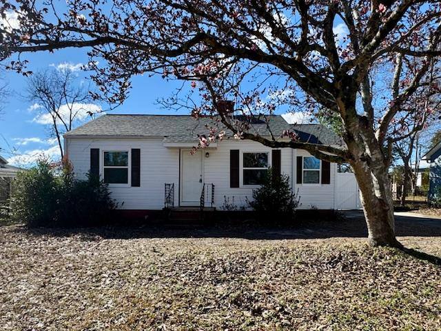 House for rent at 911 McArthur Blvd, Warner Robins, GA 31093