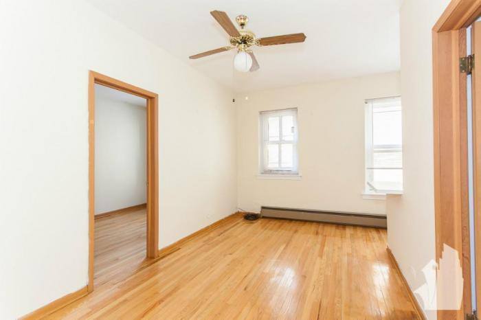 Apartment for rent at 635 W Barry Ave #306, Chicago, IL 60657