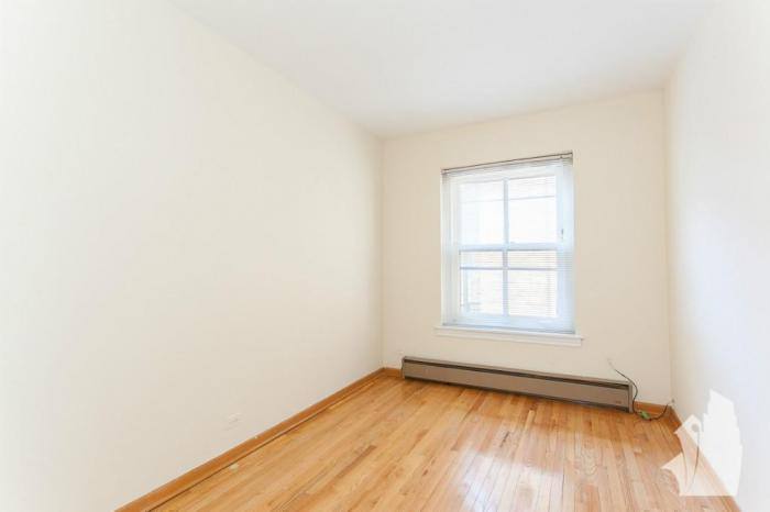 Apartment for rent at 635 W Barry Ave #306, Chicago, IL 60657