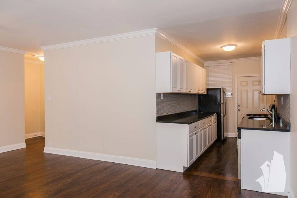 Apartment for rent at 724 W Roscoe St #1S, Chicago, IL 60657
