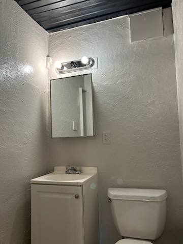 Townhouse for rent at 615 W Dallas St, Conroe, TX 77301