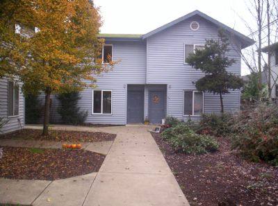 Townhouse for rent at 1253 R St #4, Springfield, OR 97477