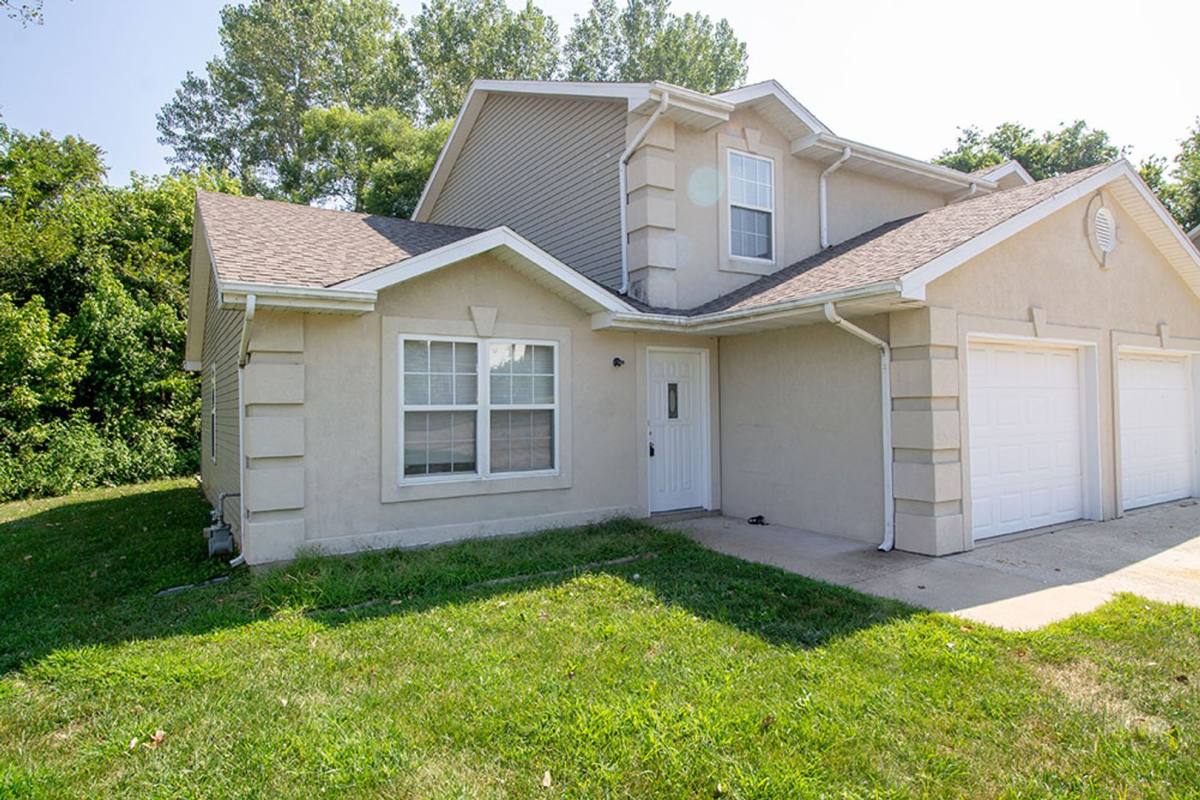 Apartment for rent at 5200-5202 Tessa Way, Columbia, MO 65203