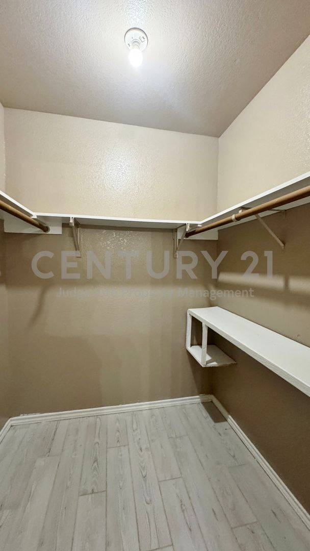 House for rent at 7001 Porthville Dr, Mabank, TX 75156
